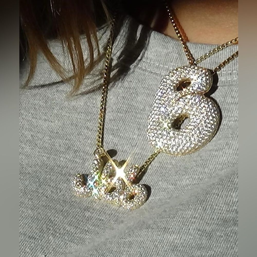 Hailey Bieber famous necklace M826